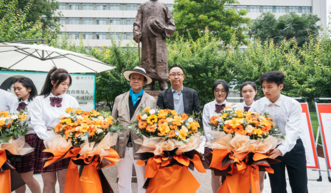 西北高等教育奠基人、中国现代医学先驱徐诵明雕像在球速体育·（中国）官方网站QIUSU SPORTS落成